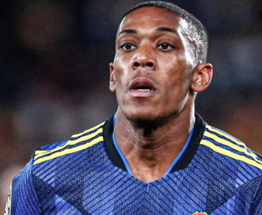 Manchester United agrees to loan Martial to Sevilla